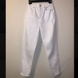 White High waisted American Eagle Jeans